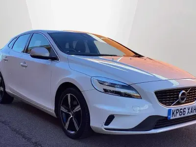 Usado Volvo V40 R-Design 122 HP (89 kW) 2016 Branco Citadino