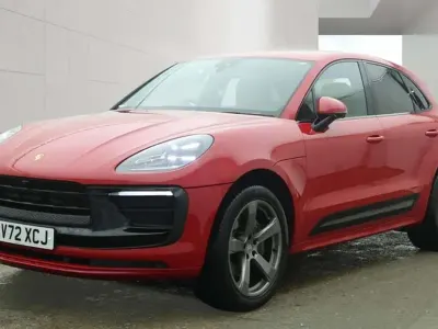 Used Porsche Macan 265 HP (194 kW) 2022 Red SUV