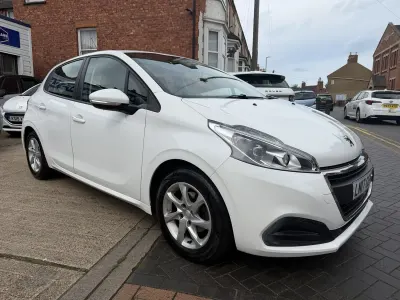 Used Peugeot 208 Active 2017 White Hatchback