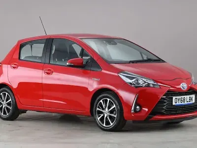 Used Toyota Yaris 101 HP (74 kW) 2018 Red Hatchback