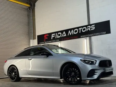 Gebraucht Mercedes E220 AMG line 2022 Silber Coupé