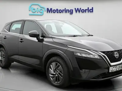 Używany Nissan Qashqai Acenta Premium 140 KM (102 kW) 2023 Czarny SUV