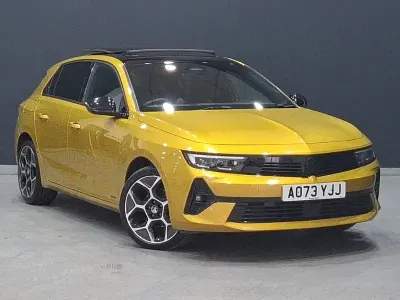 Second-hand Vauxhall Astra Ultimate 130 CP (95 kW) 2023 Galben Hatchback