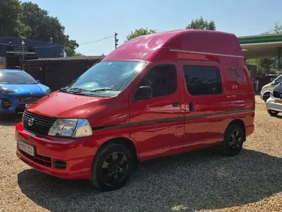 Used Toyota HiAce 95 HP (69 kW) 2007 Red Van