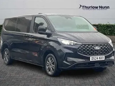 Begagnad Ford Tourneo Custom Titanium 150 HK (110 kW) 2024 Svart Van