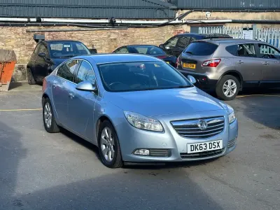 Usado Vauxhall Insignia SRi 163 CV (119 kW) 2013 Plateado Utilitario