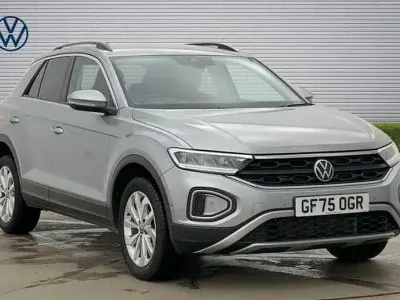 Usado VW T-Roc Match 150 HP (110 kW) 2025 Prateado SUV