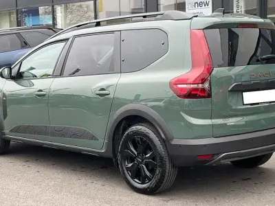 Used Dacia Jogger Extreme 2024 Green MPV