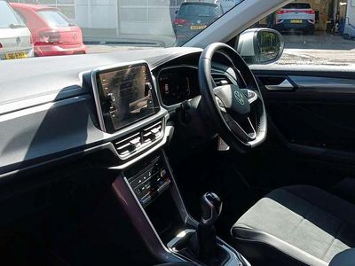 Usado VW T-Roc Style 150 HP (110 kW) 2025 Prateado SUV