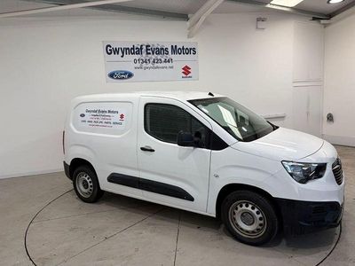 Używany Vauxhall Combo 100 KM (73 kW) 2021 Biały Minivan