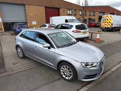 Used Audi A3 Sportback Comfort 125 HP (91 kW) 2015 Silver Hatchback