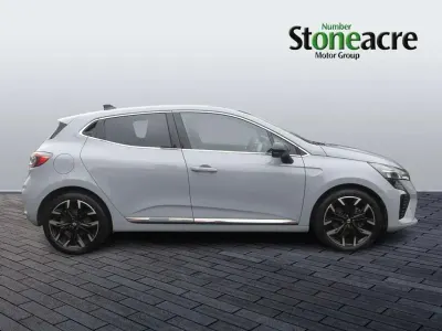 Begagnad Renault Clio V Techno 143 HK (105 kW) 2025 Grå Halvkombi
