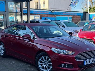 Used Ford Mondeo Zetec 180 HP (132 kW) 2015 Red Hatchback
