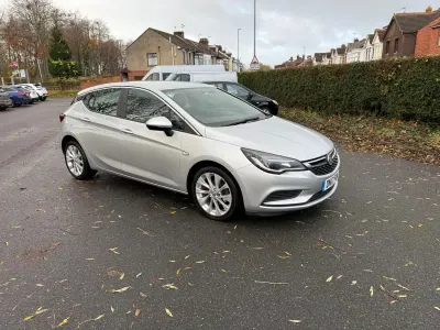 Used Vauxhall Astra Design Edition 125 HP (91 kW) 2017 Silver Hatchback