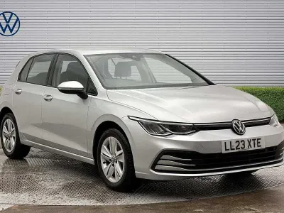Used VW Golf VIII Life 150 HP (110 kW) 2023 Silver Hatchback
