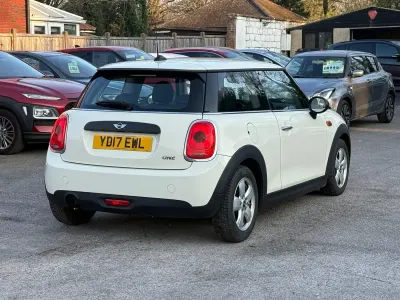 Begagnad Mini ONE Hatch 2017 Vit Halvkombi