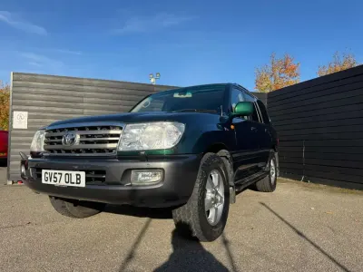Usado Toyota Land Cruiser 201 HP (147 kW) 2007 Verde Carrinha