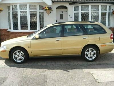 Used 2002 Volvo V40 Estate | £1,495