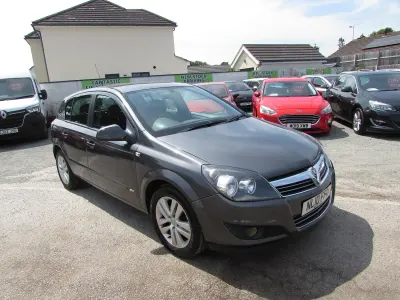 Used Vauxhall Astra 140 HP (102 kW) 2010 Grey Hatchback