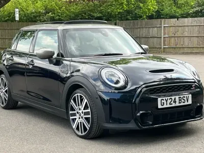 Używany Mini Cooper S Exclusive 176 KM (129 kW) 2024 Czarny Hatchback