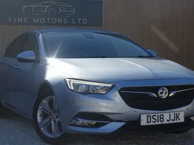 Used Vauxhall Insignia SRi 136 HP (100 kW) 2018 Silver Hatchback