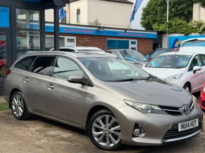 Used Toyota Auris Hybrid