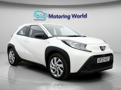 Used Toyota Aygo X PURE 71 HP (52 kW) 2023 White SUV