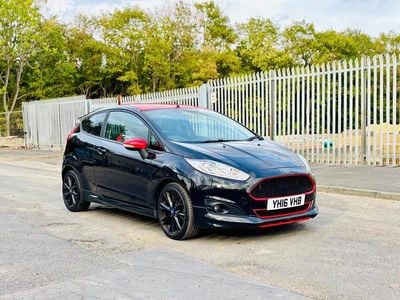 Black Used 2016 Ford Fiesta Zetec Hatchback | £3,295 (Good price)