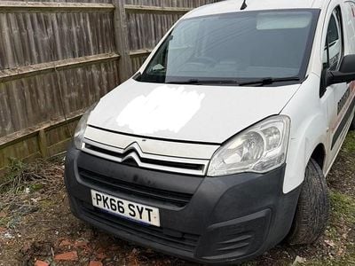 Used Citroën Berlingo 75 HP (55 kW) 2016 White MPV