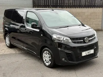Używany Vauxhall Vivaro Sportive 101 KM (74 kW) 2021 Czarny Minivan