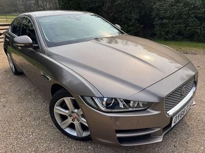 Begagnad Jaguar XE Portfolio 2016 Brun Sedan