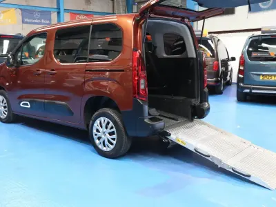 Used Citroën Berlingo Feel 110 HP (80 kW) 2022 Gold MPV