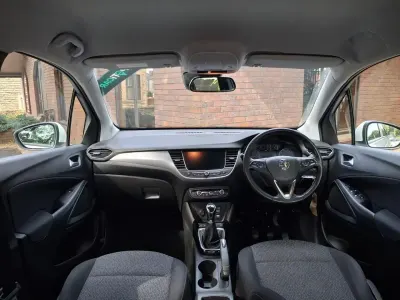 Used Vauxhall Crossland X 82 HP (60 kW) 2019 White SUV