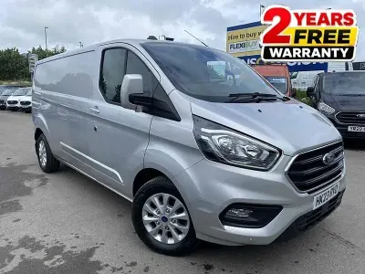 Usado Ford Transit Custom Limited 170 CV (125 kW) 2023 Plateado Van