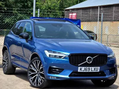 Begagnad Volvo XC60 R-Design Pro 2020 Blå SUV