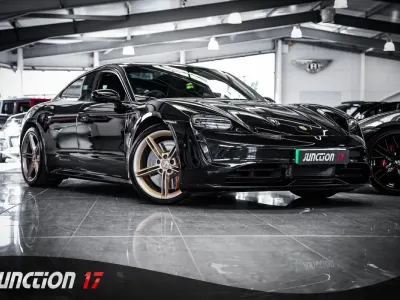 Usado Porsche Taycan Performance Package 419 kW (571 HP) 2020 Preto Sedan