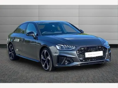 Usado Audi A4 Black Edition 150 HP (110 kW) 2023 Cinzento Sedan