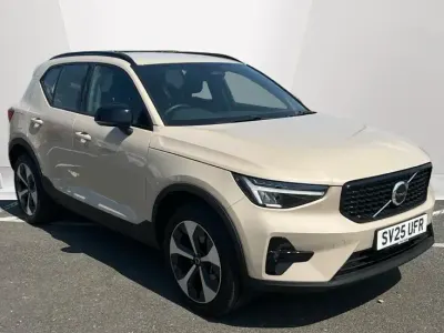 Used Volvo XC40 Plus 197 HP (144 kW) 2025 Gold SUV