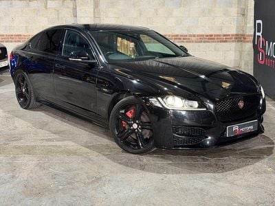 Begagnad Jaguar XF R-Sport 180 HK (132 kW) 2015 Svart Sedan