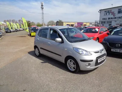 Used Hyundai i10 Comfort 78 HP (57 kW) 2010 Silver Hatchback