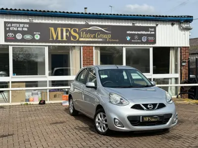 Usado Nissan Micra Acenta 98 HP (72 kW) 2013 Prateado Citadino