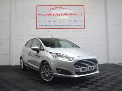 Używany Ford Fiesta Titanium 75 KM (55 kW) 2013 Srebrny Hatchback