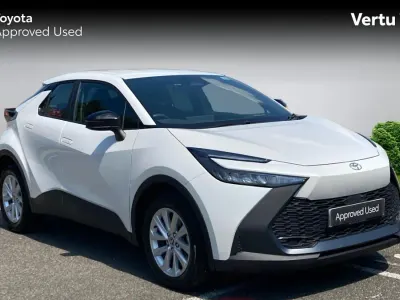 Used Toyota C-HR 140 HP (102 kW) 2025 White SUV