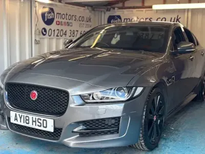 Begagnad Jaguar XE Ingenium 200 HK (147 kW) 2018 Grå Sedan