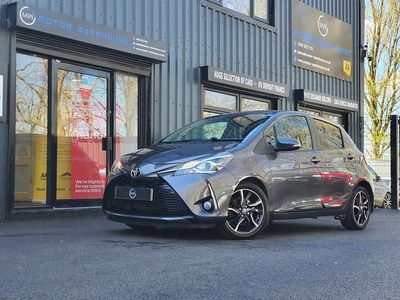 Begagnad Toyota Yaris Design 111 HK (81 kW) 2018 Grå Halvkombi