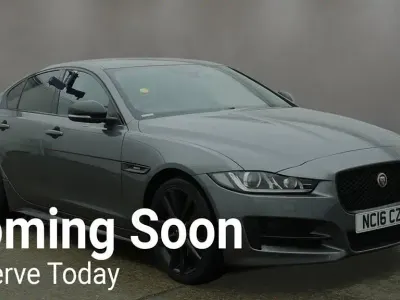 Używany Jaguar XE R-Sport 240 KM (176 kW) 2016 Szary Sedan/Limuzyna