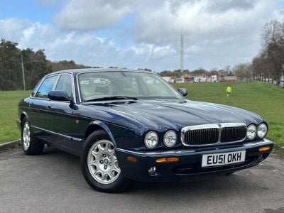 Used Jaguar XJ8 Executive 240 HP (176 kW) 2001 Blue Sedan