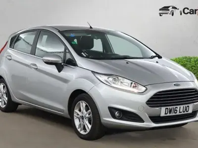 Used Ford Fiesta Zetec 100 HP (73 kW) 2016 Silver Hatchback