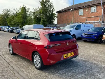Second-hand Vauxhall Astra Design Edition 130 CP (95 kW) 2023 Roșu Hatchback