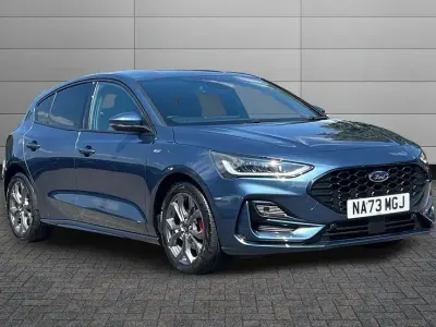 Used Ford Focus ST-Line 123 HP (90 kW) 2023 Chrome blue Hatchback